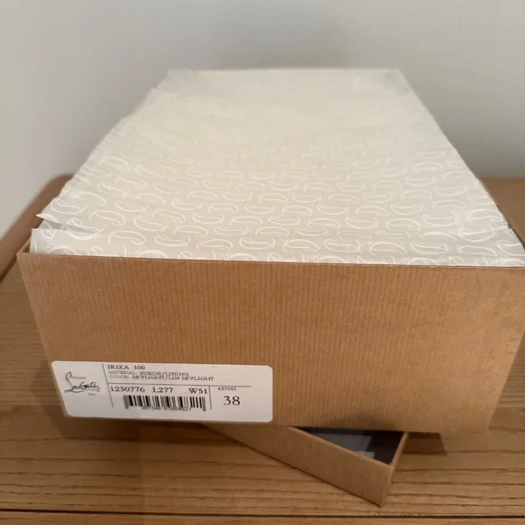 Iriza Christian Louboutin heels Size 38, never worn - Picture 4 of 6